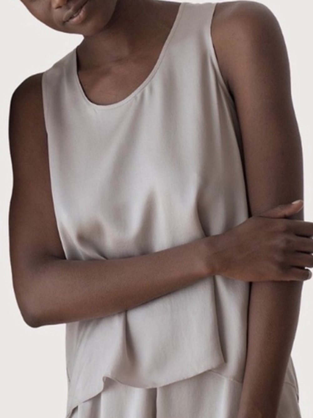 ·Lunya· Light Gray Washable Silk Tulip Back Tank Top